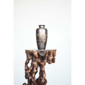 香川勝廣 片切彫純銀花瓶 M178｜骨董店 のびる 古美術 骨董 和風建具