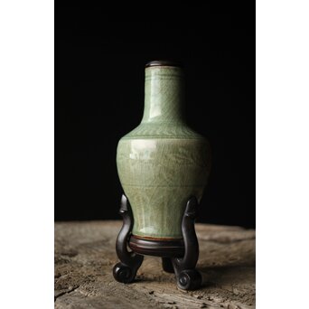 中国陶磁 龍泉窯 七官青磁 紫檀意台 瓶/花瓶 P339｜骨董店 のびる 古