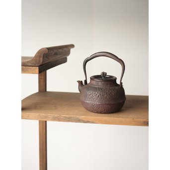 龍文堂造天明形霰鉄瓶