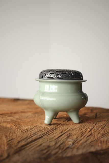 青磁 葛屋 香炉 在印(K-A355) 青磁 葛屋 香炉 在印(K-A355)