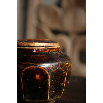 李朝 飴釉11面取り壺 李朝 飴釉面取壺（11面） 蓋付 時代物古壺 古美術