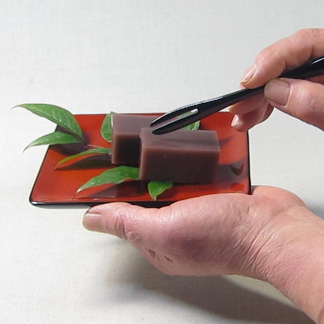 漆塗 赤色 浮彫り 皿と容器 セット コレクション 漆塗 赤色 浮彫り 皿