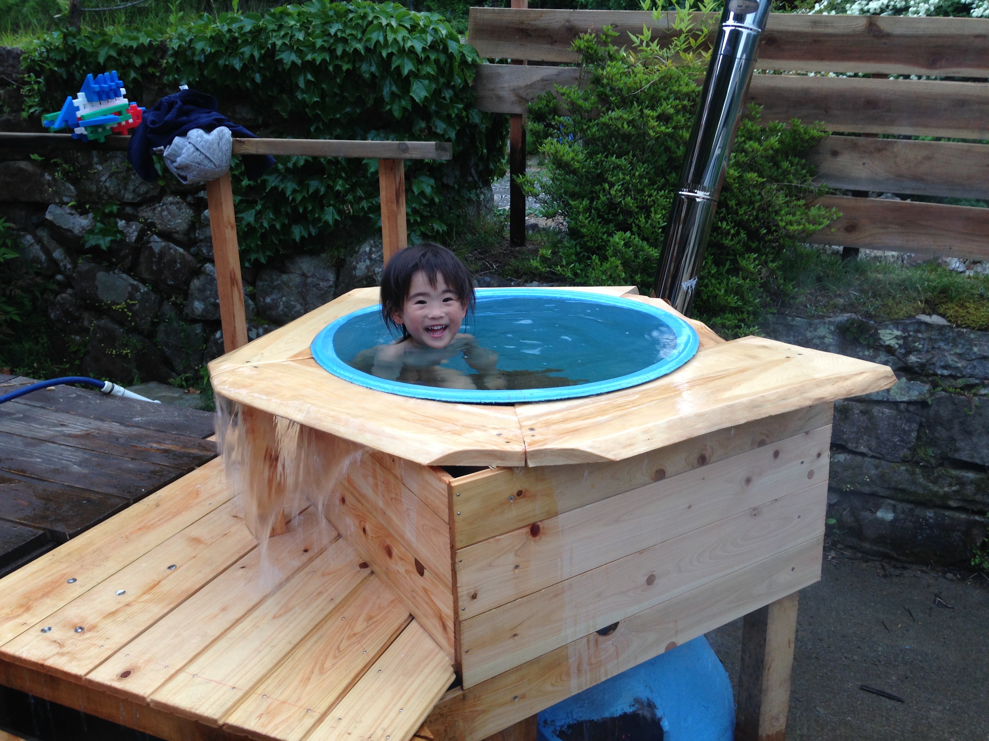 ゲストハウスに屋外五右衛門風呂が完成しました！ | ecoばか実験室