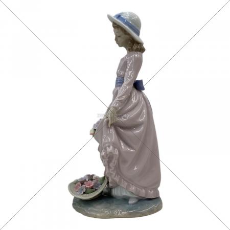 リヤドロ LLADROさわやかな風 品番9216 ポーセリン（磁器）フィギュ