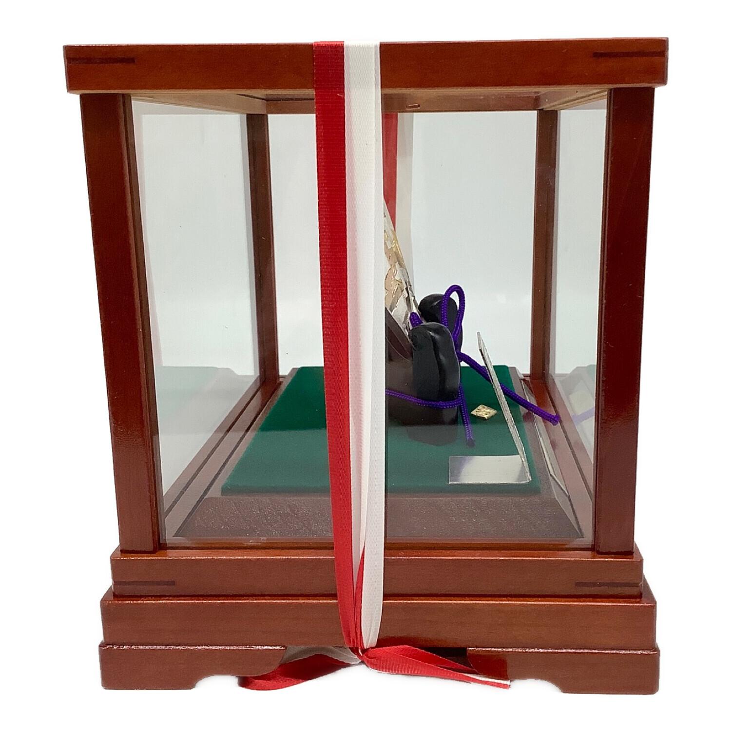 末廣 秀雄作 純銀仕立 扇子 松竹梅 高さ4寸 ※変色有・企業名有