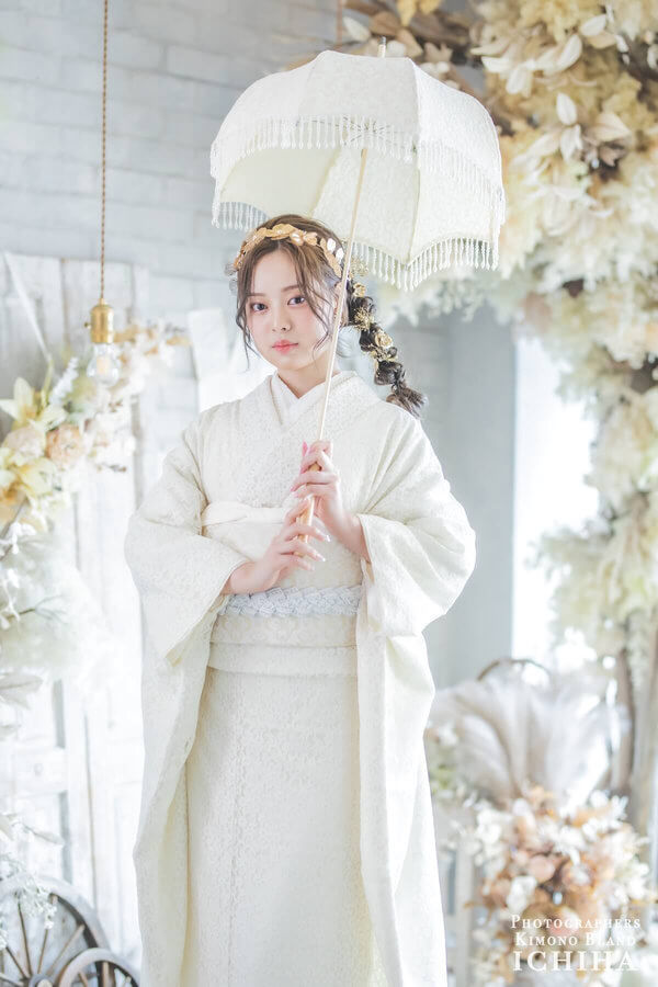 振袖フルセットレンタル】白総レース振袖と金糸帯【フリル衿・袖・手袋