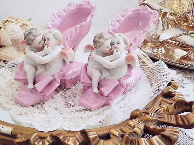 陶磁器のアンティークドールの種類と歴史 ～つややかな肌を持つ