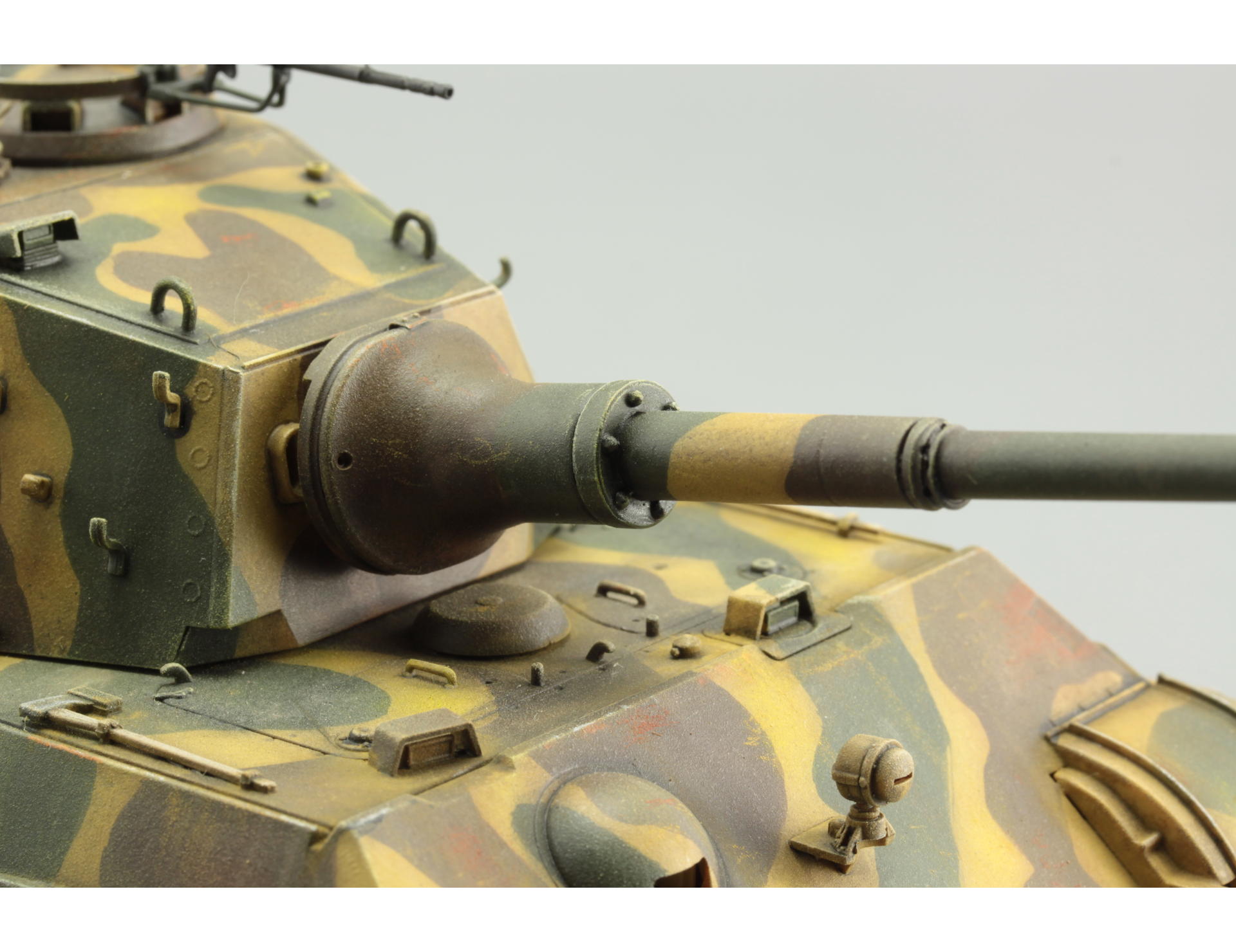 Pz.Kpfw. VI Ausf. B Tiger II 1/35 - Eduard Store