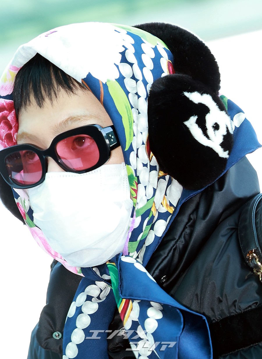 フォト】G-DRAGON「高級ブランドスカーフ×イヤーマフ」…ヒップで