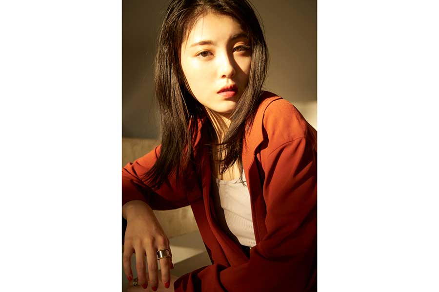 浜辺美波、20歳の魅力が詰まった2021年カレンダー発売「今までとは