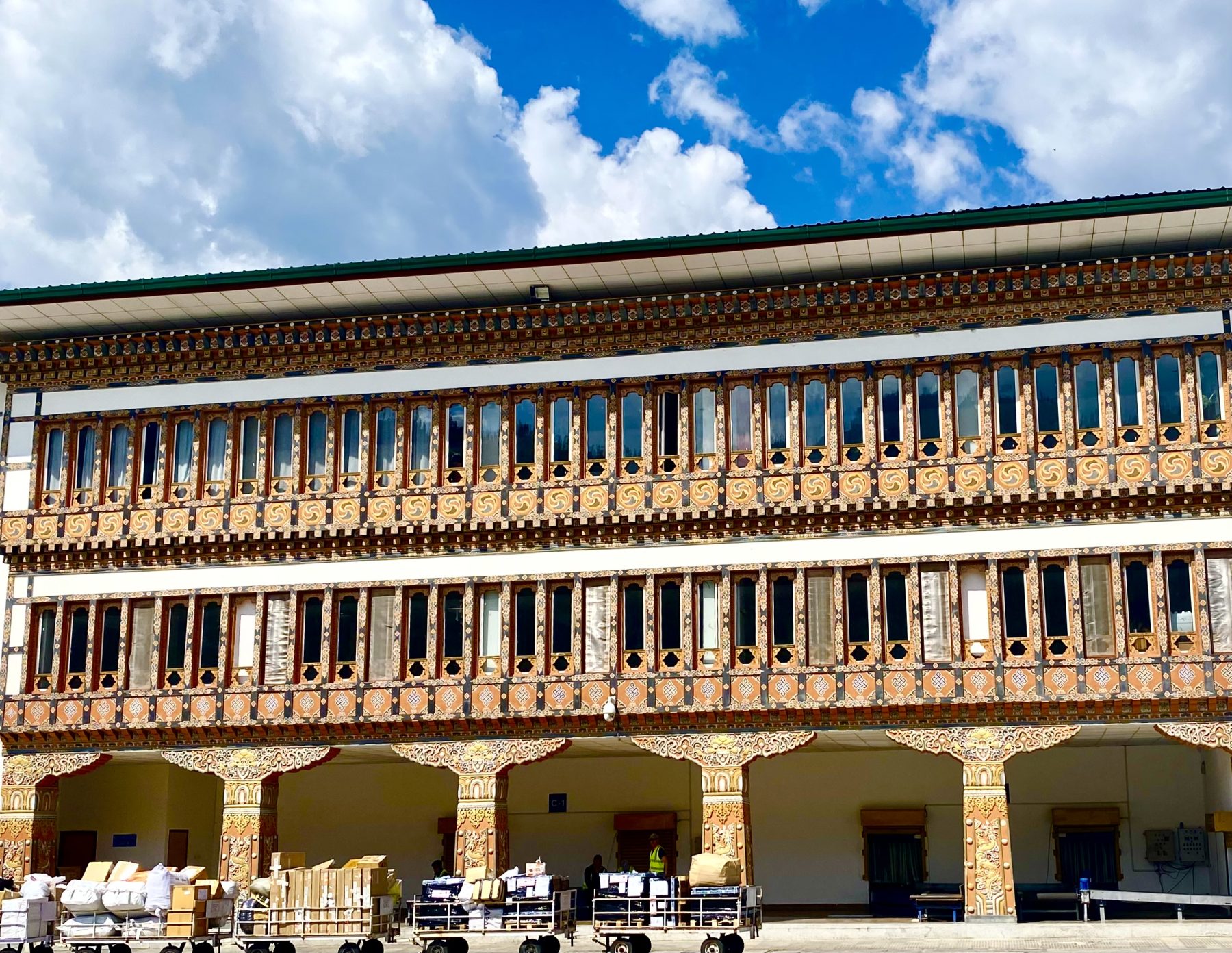 ヒマラヤに囲まれた絶景。ブータンのラグジュアリー・リゾート