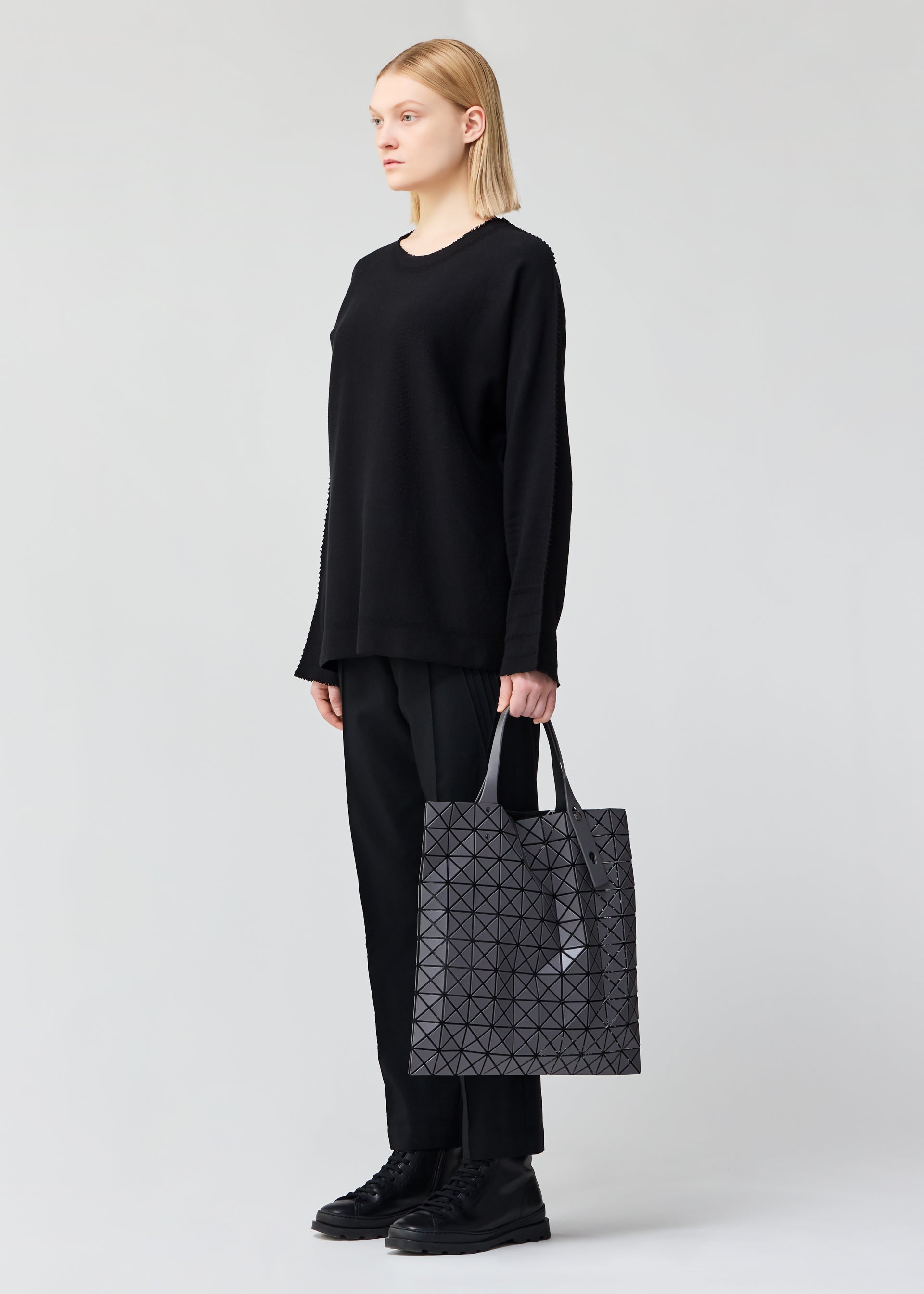 PRISM MATTE Tote Bag Matte Black – ISSEY MIYAKE EU