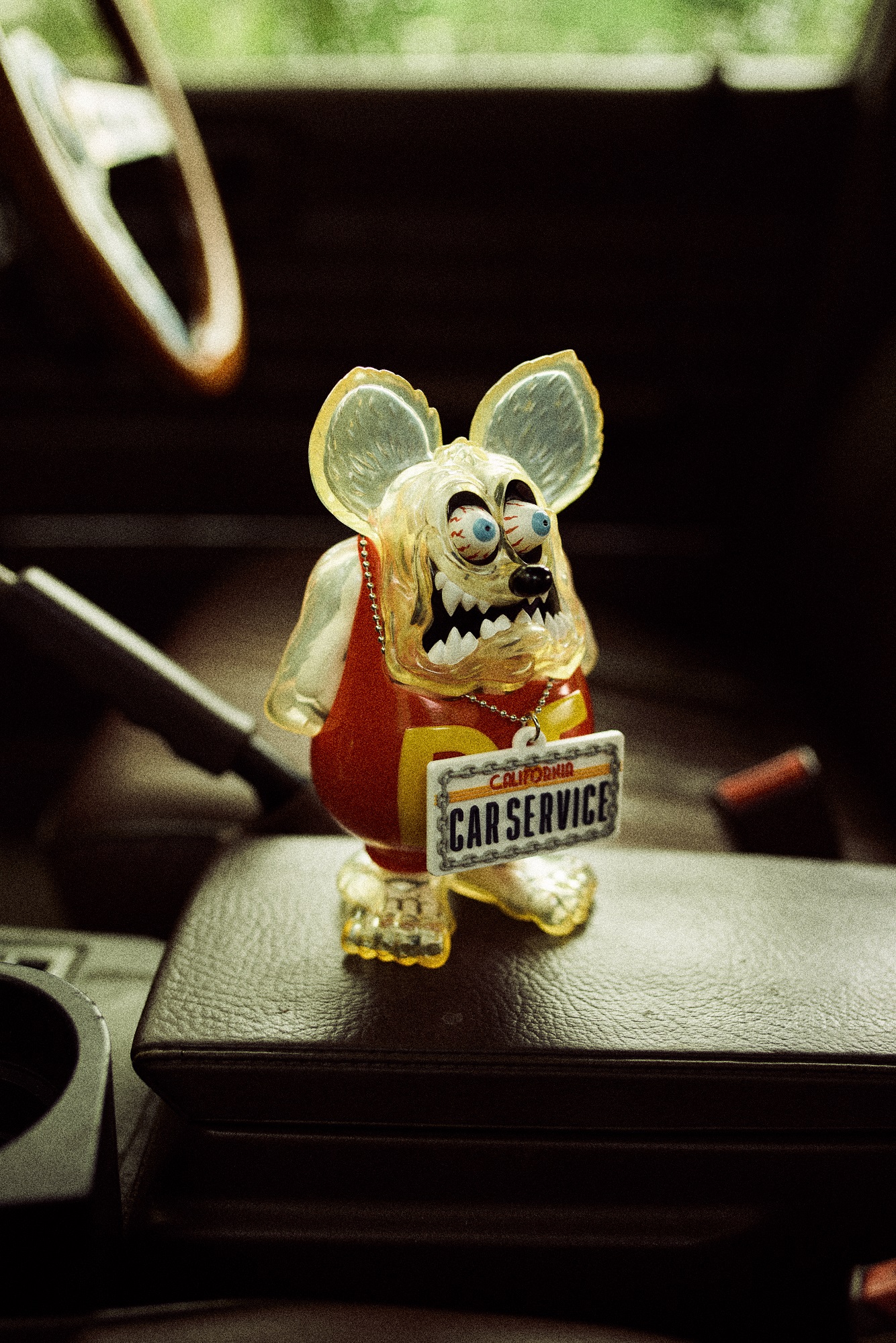CarServiceがSECRET BASEとコラボし製作したRat Finkのフィギュアが