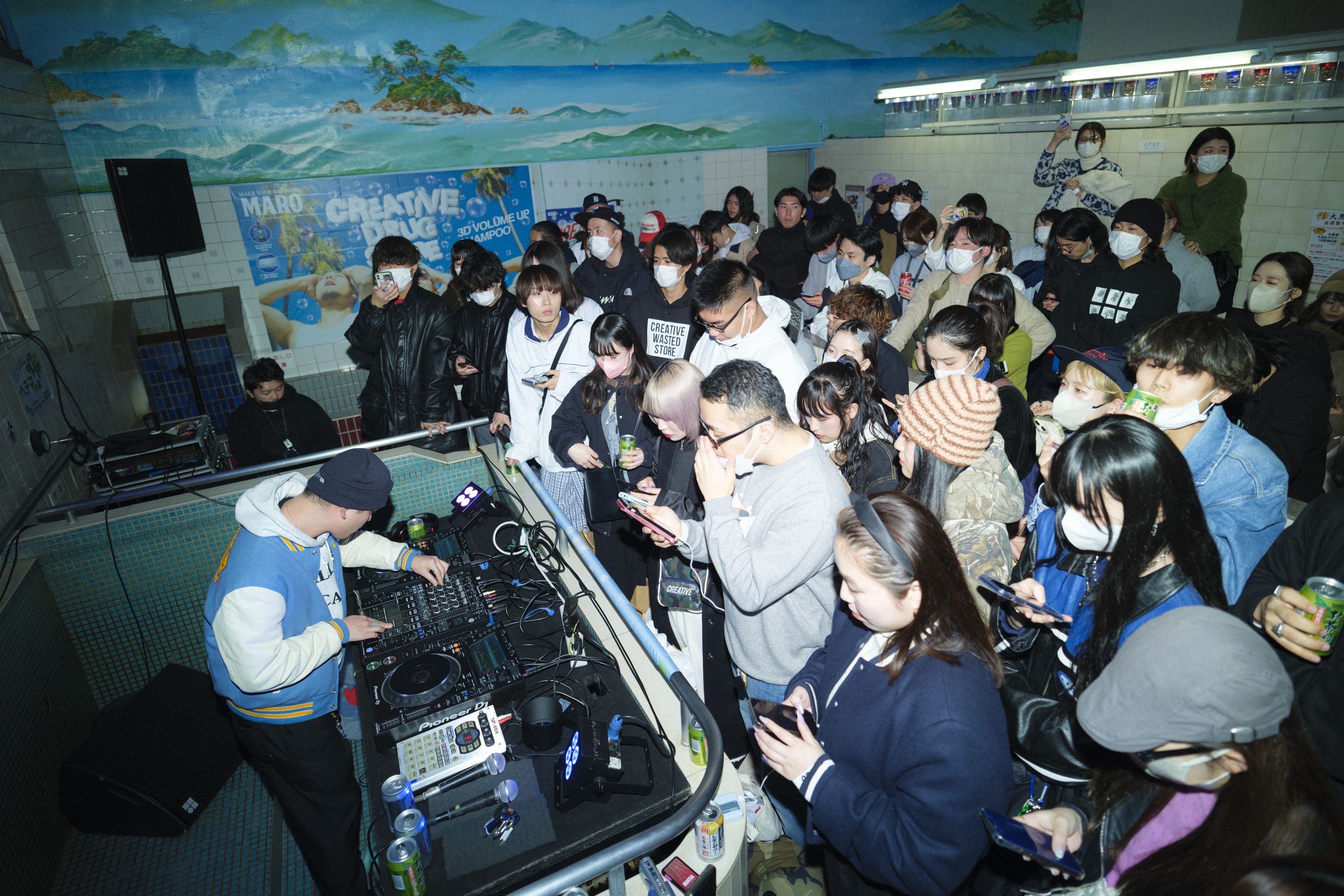 CreativeDrugStore×MAROの超満員・銭湯DJパーティをレポート! | EYESCREAM
