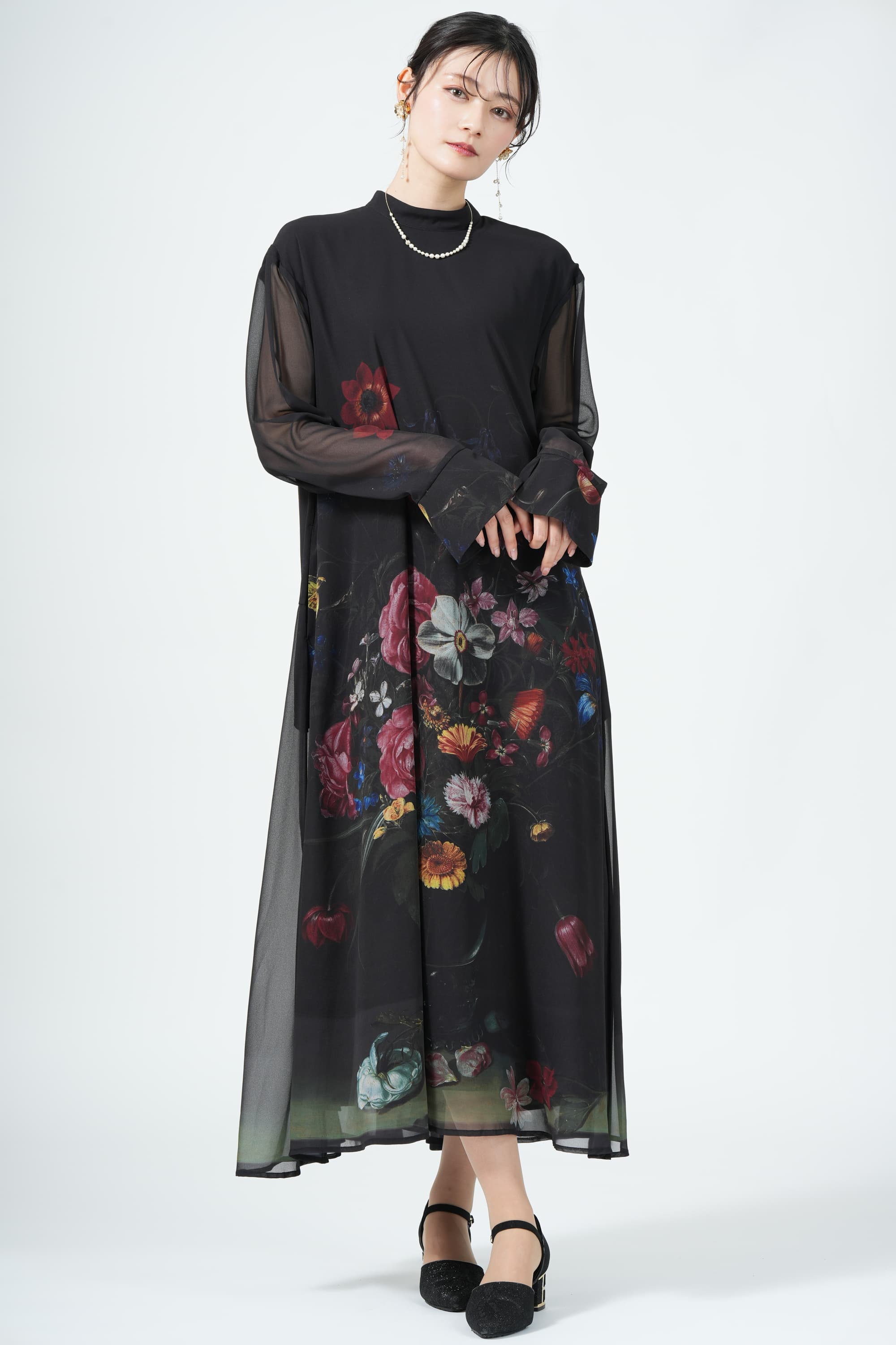 Ameri VINTAGE ブーケ柄ブラックドレス (M) をレンタル - 結婚式