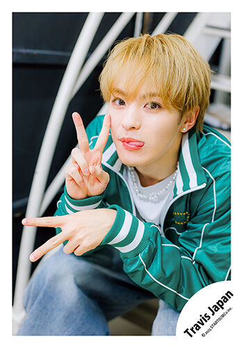 TravisJapan Tシャツ リンガー&TJブローチ TJブローチ Travis Japan 's