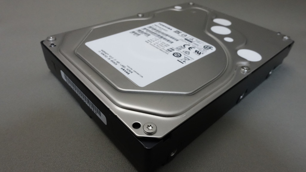 バックアップ用途にも最適、TOSHIBA 4TB 3.5インチ内蔵HDD (MD04ACA400