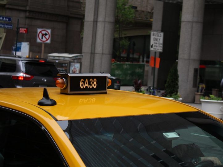 ニューヨークのタクシーの乗り方ガイド！料金・カード払い・Uberアプリ