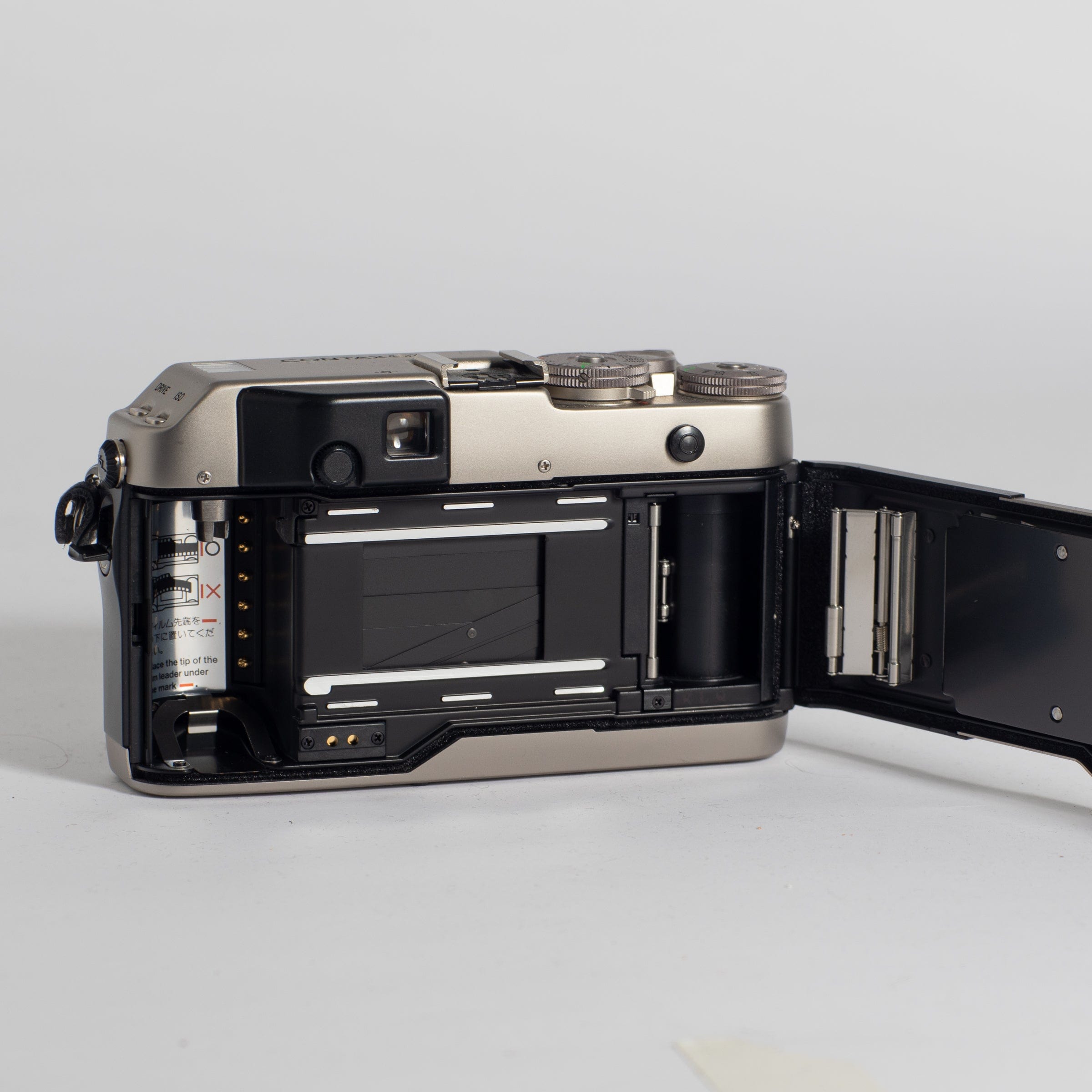 Contax G1 with Carl Zeiss 28mm f/2.8 with Lens Hood – Film Supply Club