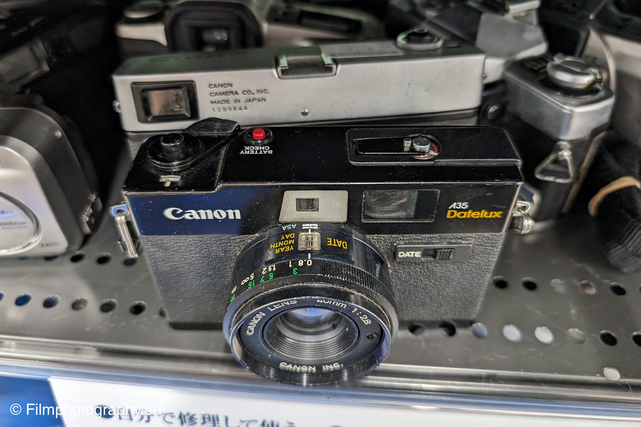 Canon A35 Datelux - Features, batteries and films