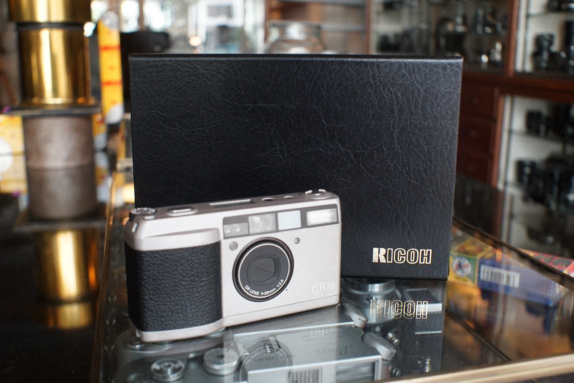 Ricoh GR1s silver point and shoot, boxed - Fotohandel Delfshaven