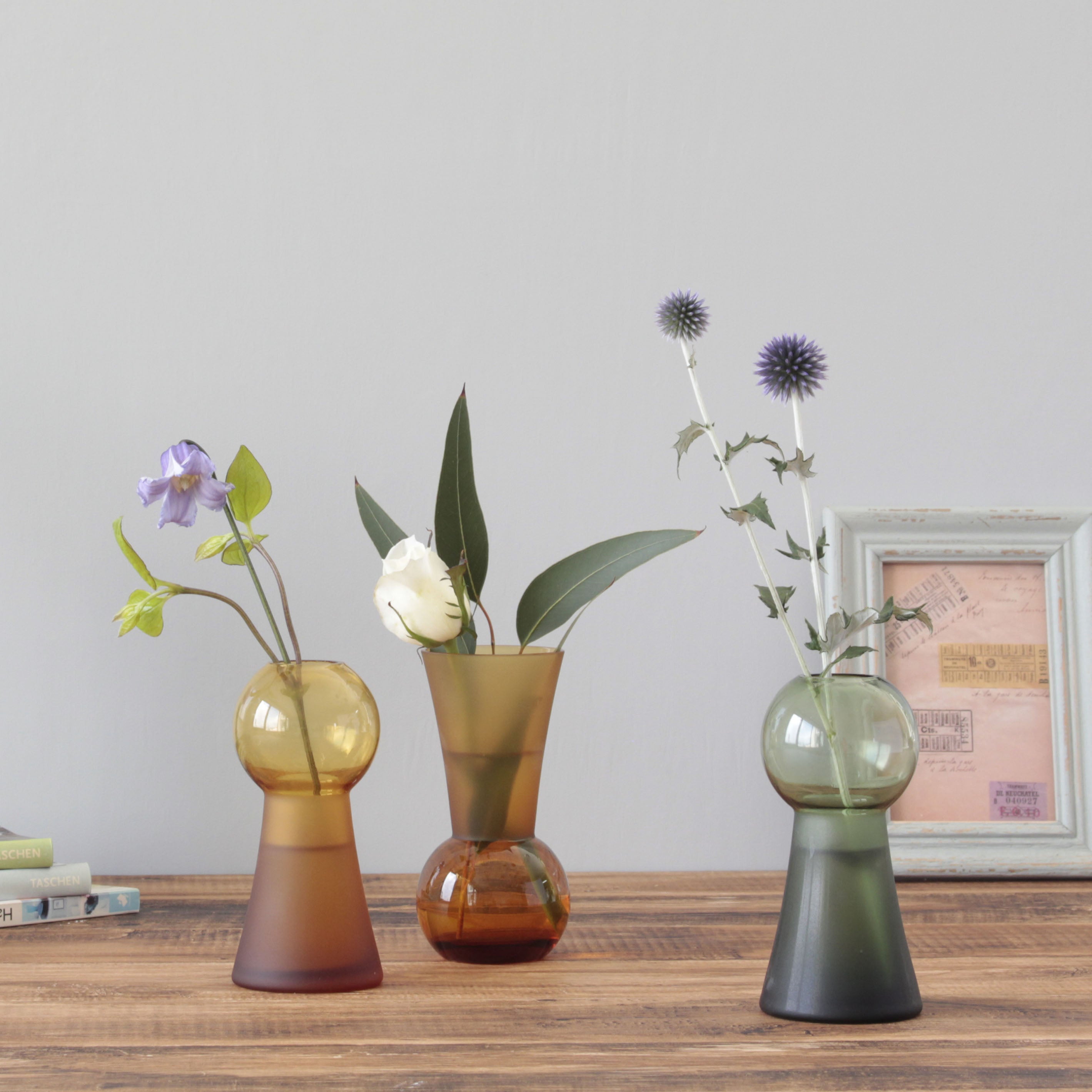 ユニーク な形状のガラス製 花瓶 花器 サンドアート ②です。 ユニーク