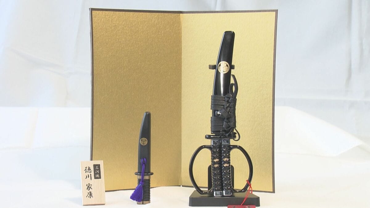 蔵の鍵！？金具を地鉄に使った面白い小刀 蔵の鍵！？金具を地鉄に使っ