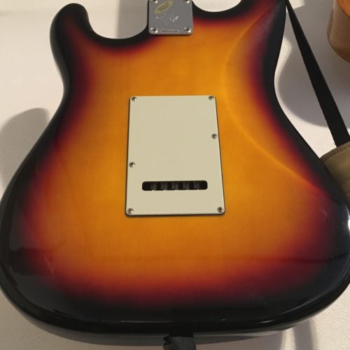 Mavis MST-800 ストラトキャスタータイプ 高級な”安ギター MAVIS MST