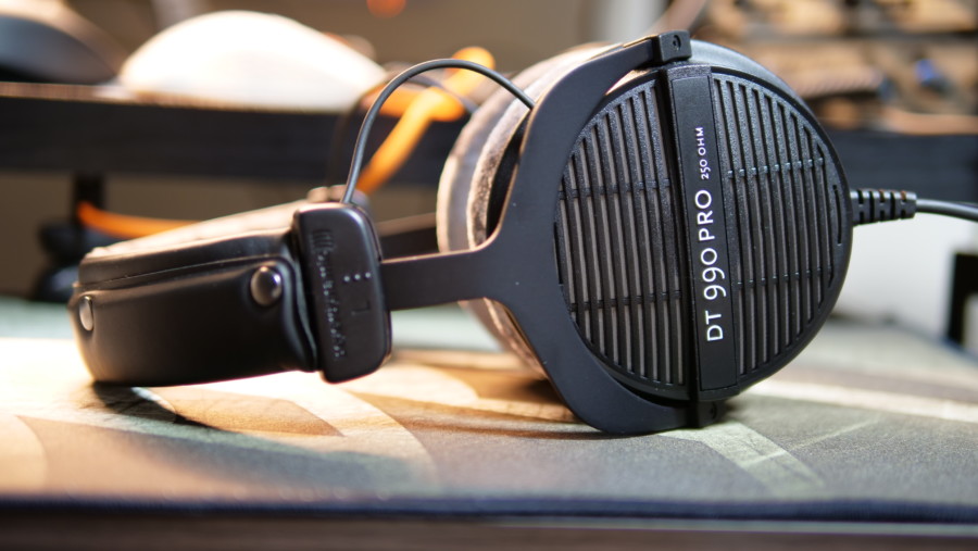 レビュー】DT990PRO 良かった点と気になった点！FPSでの使用感