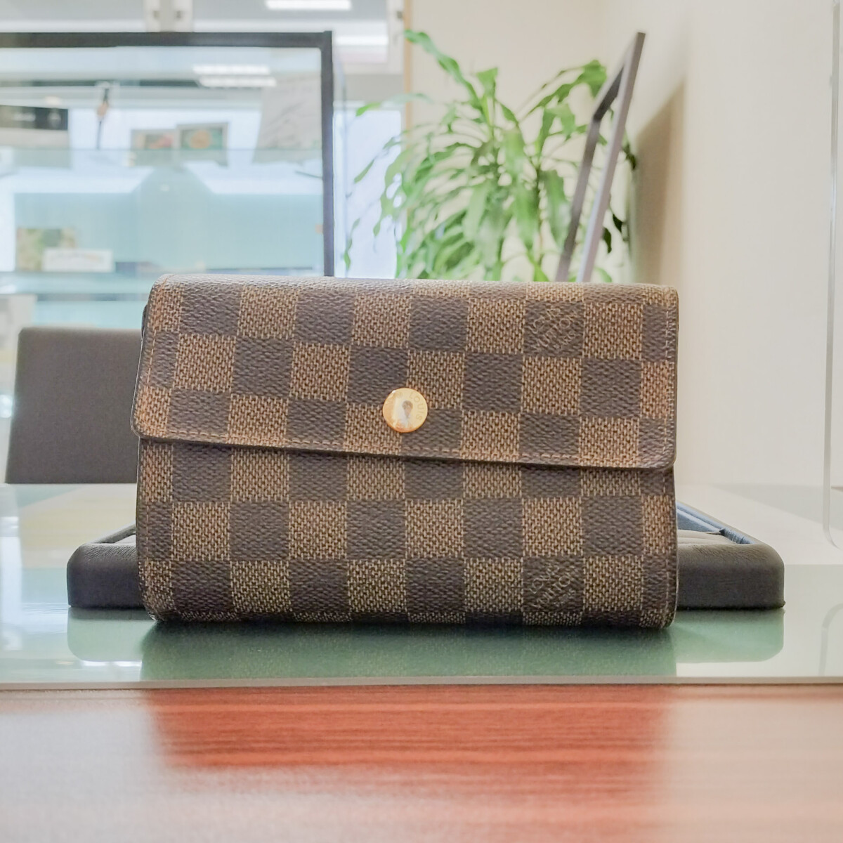 ルイヴィトン ポルトフォイユヴィクトリーヌ 最新 ダミエ 三つ折り財布