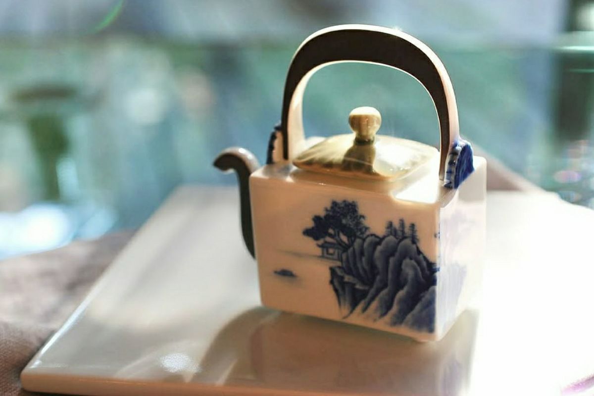 未使用品】深川製磁 醤油差 古代バラ 菊彫刻正油差 宮内庁