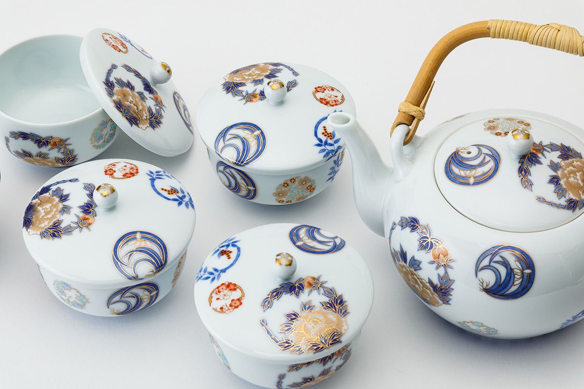 お値下げしました ビンテージ、オールド深川製磁、金彩染錦花丸紋