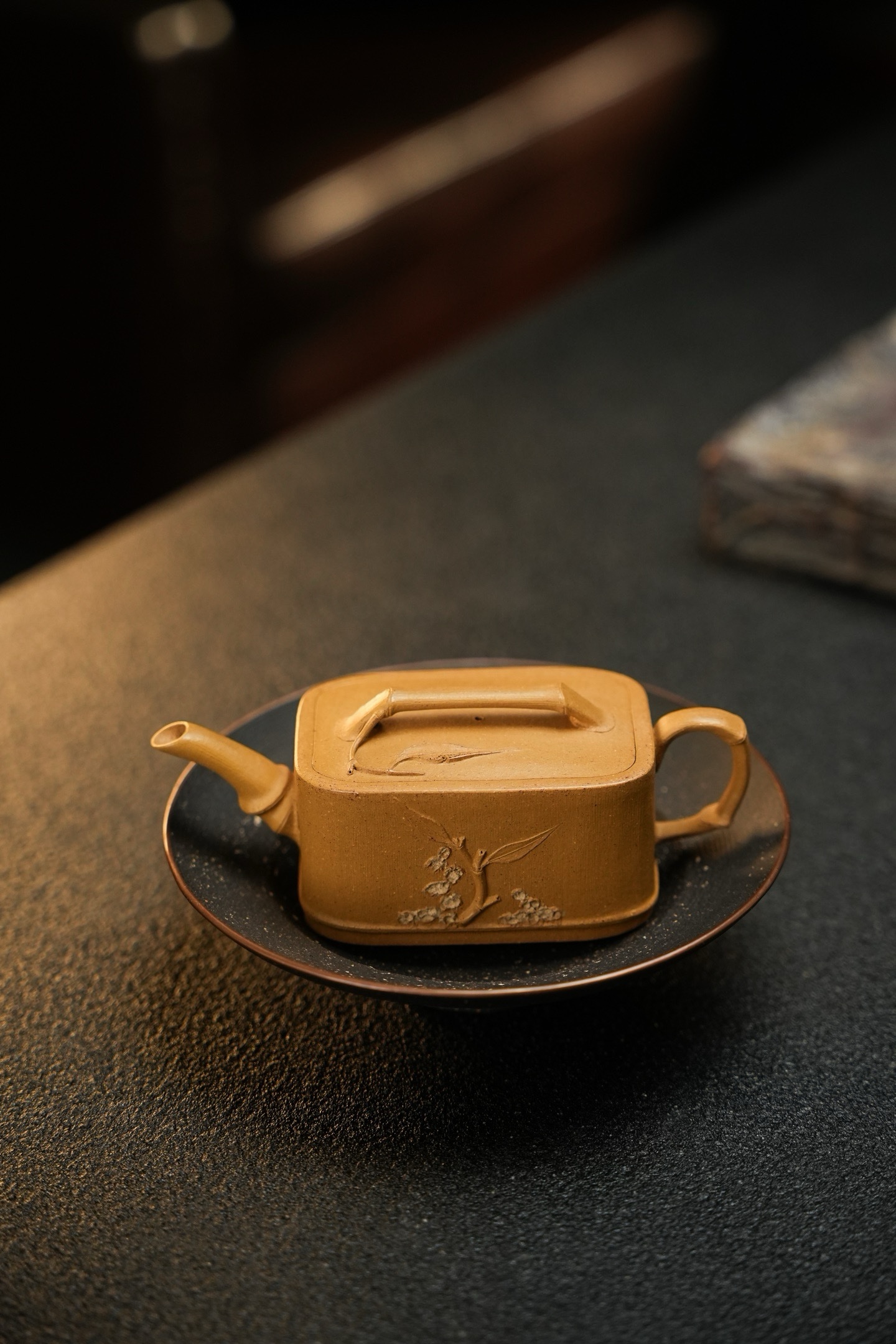 中国古美術/緑泥笹竹紋提梁壺/(底款:高健制)