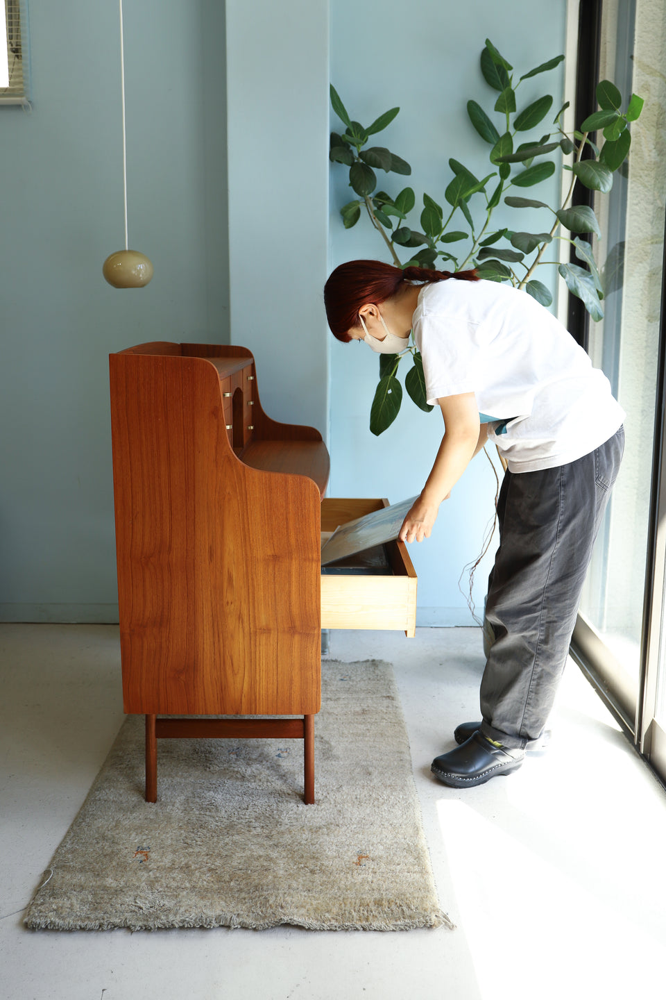 Danish Vintage Writing Bureau with Mirror/デンマークヴィンテージ