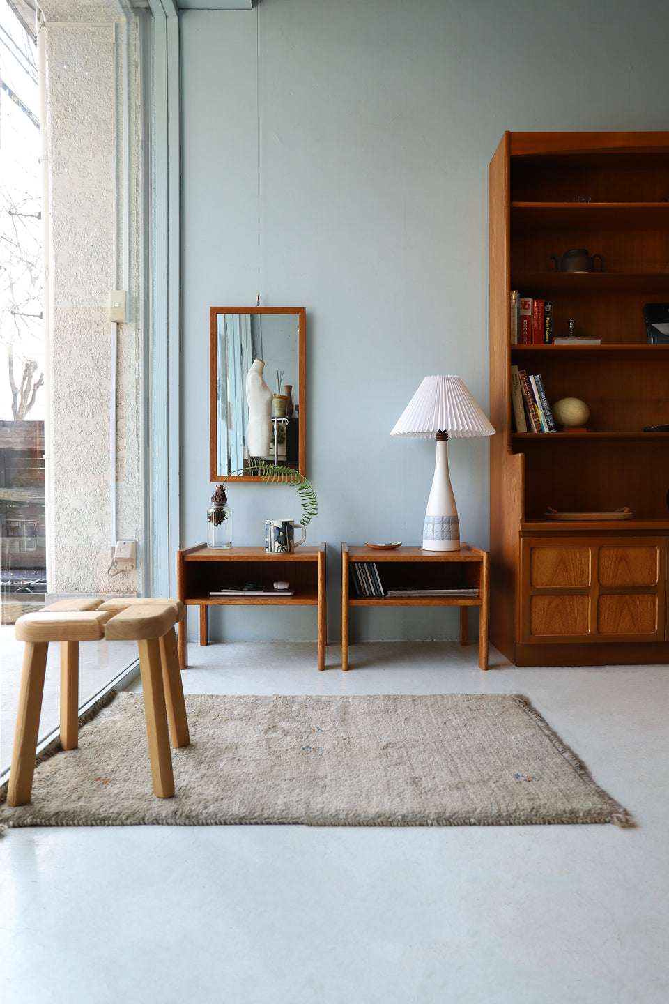 デンマーク 北欧ヴィンテージ チーク サイドテーブル 棚付き ナイト