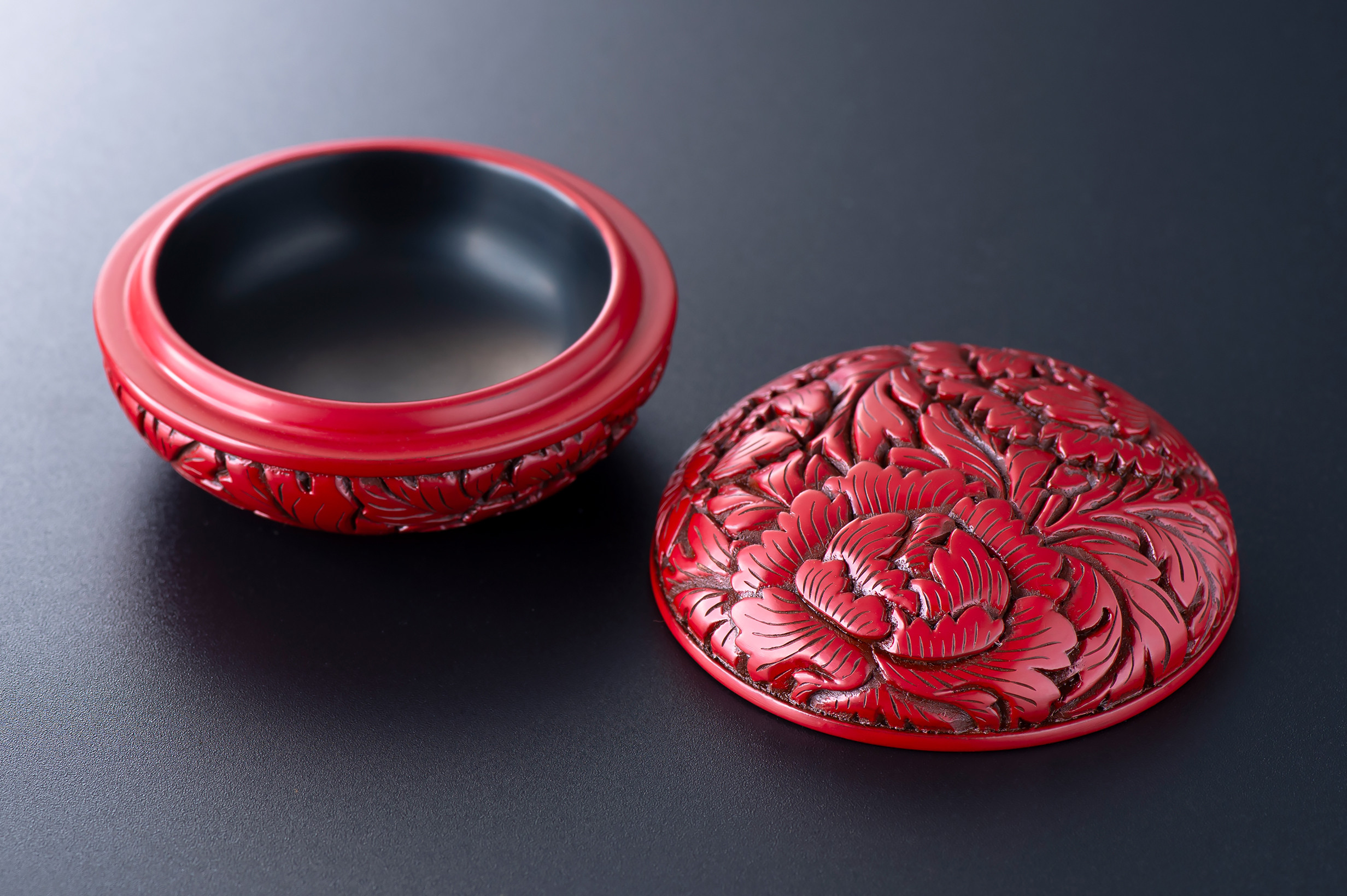 E4038 村上木彫堆朱 香合（牡丹唐草）｜マイナビふるさと納税