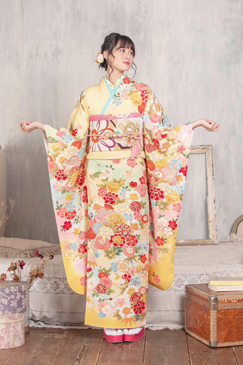 MK-1501】豪華ながらも派手すぎない花々の落ち着きある振袖｜特選呉服