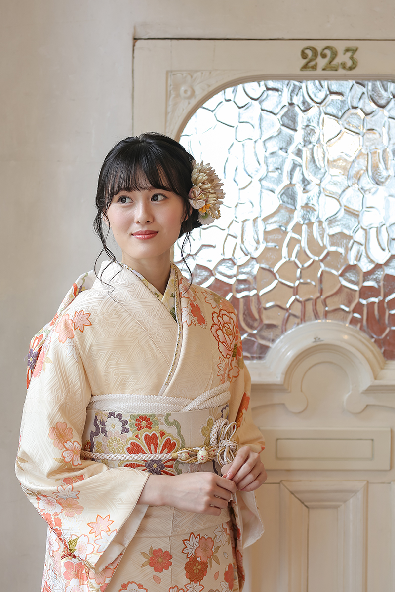 クリーム地に毬と大輪牡丹柄振袖 | MK振袖スタイル | 振袖購入