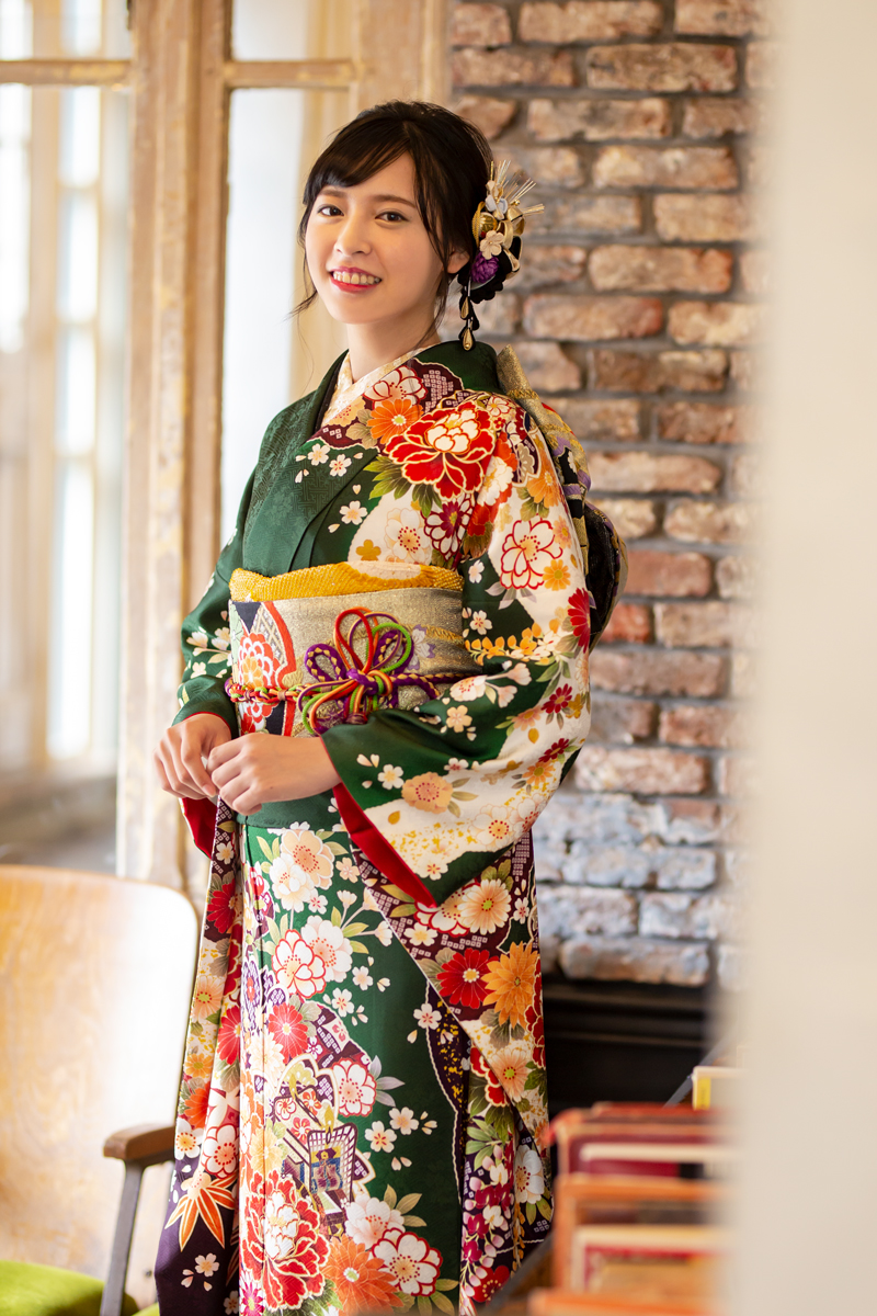 深緑地にドレッシーな桜牡丹柄振袖 | MK振袖スタイル | 振袖購入