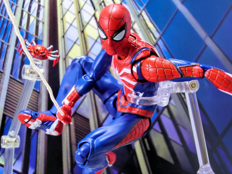 玩栗犬と、S.H.フィギュアーツ スパイダーマン アドバンス・スーツ
