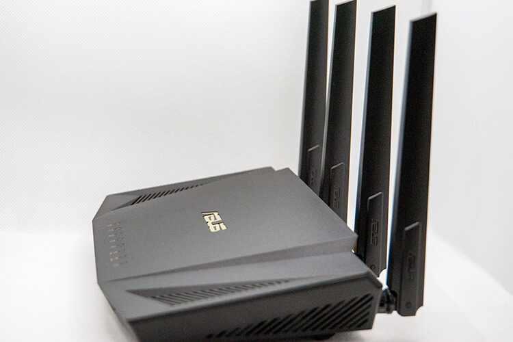 ASUS RT-AX3000 V2 レビュー】安定性抜群のルーター。多機能高性能で