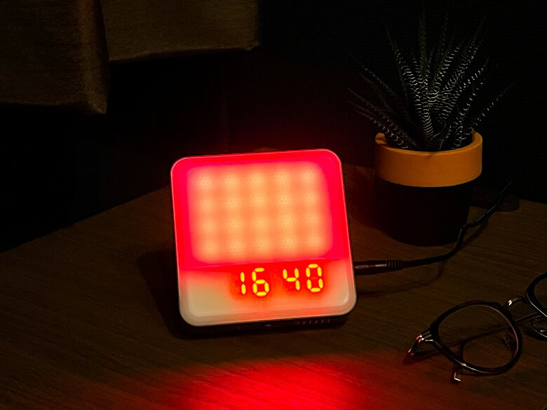 トトノエライト レビュー】赤と白のLEDで生活を整える！スマホアプリ