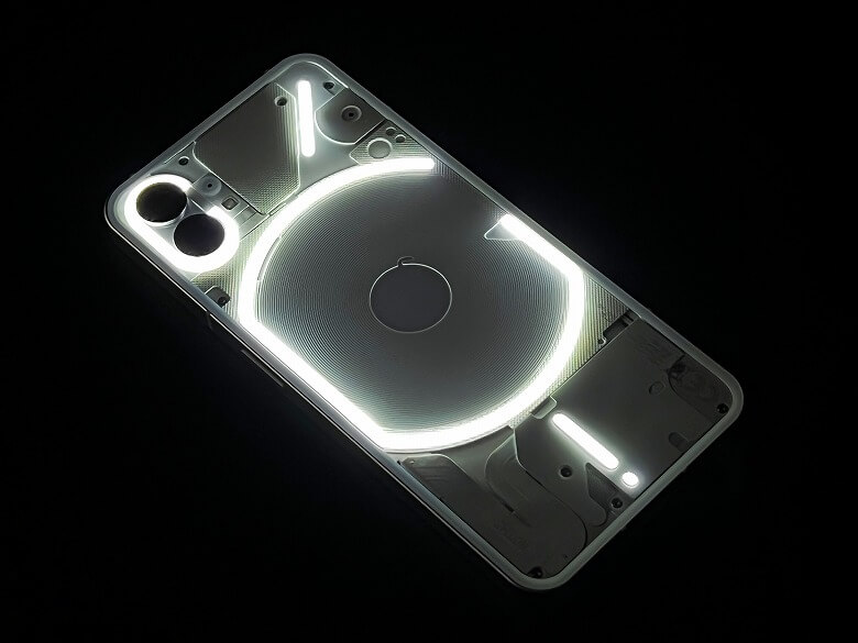 Nothing Phone (1) レビュー】スケルトン＆Glyphインターフェースで