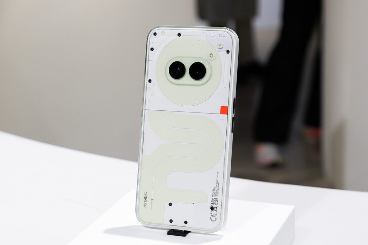 Nothing、ファンと作った蛍光グリーン「Phone (2a)」ポップアップ