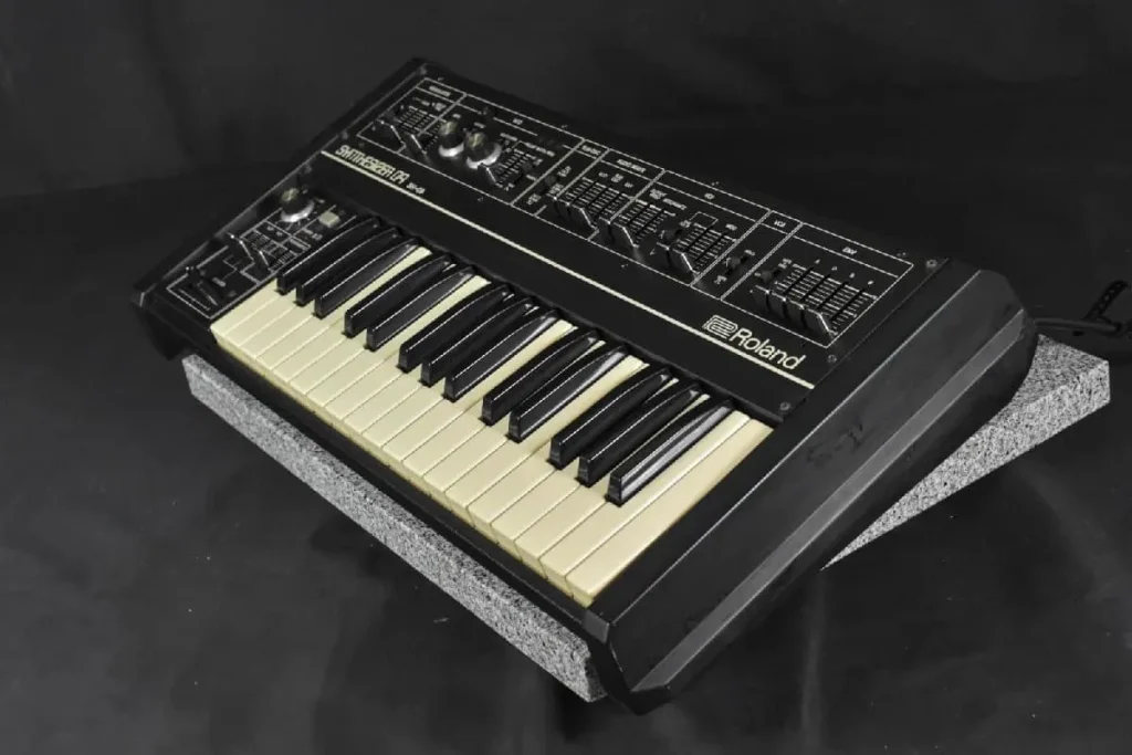 Roland ローランド SH-09 アナログシンセサイザー - 楽器の買取屋さん