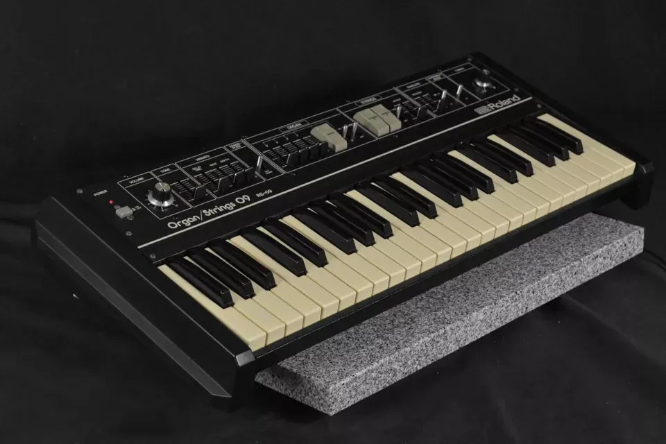 Roland ローランド シンセサイザー RS-09 - 楽器の買取屋さん｜最短30