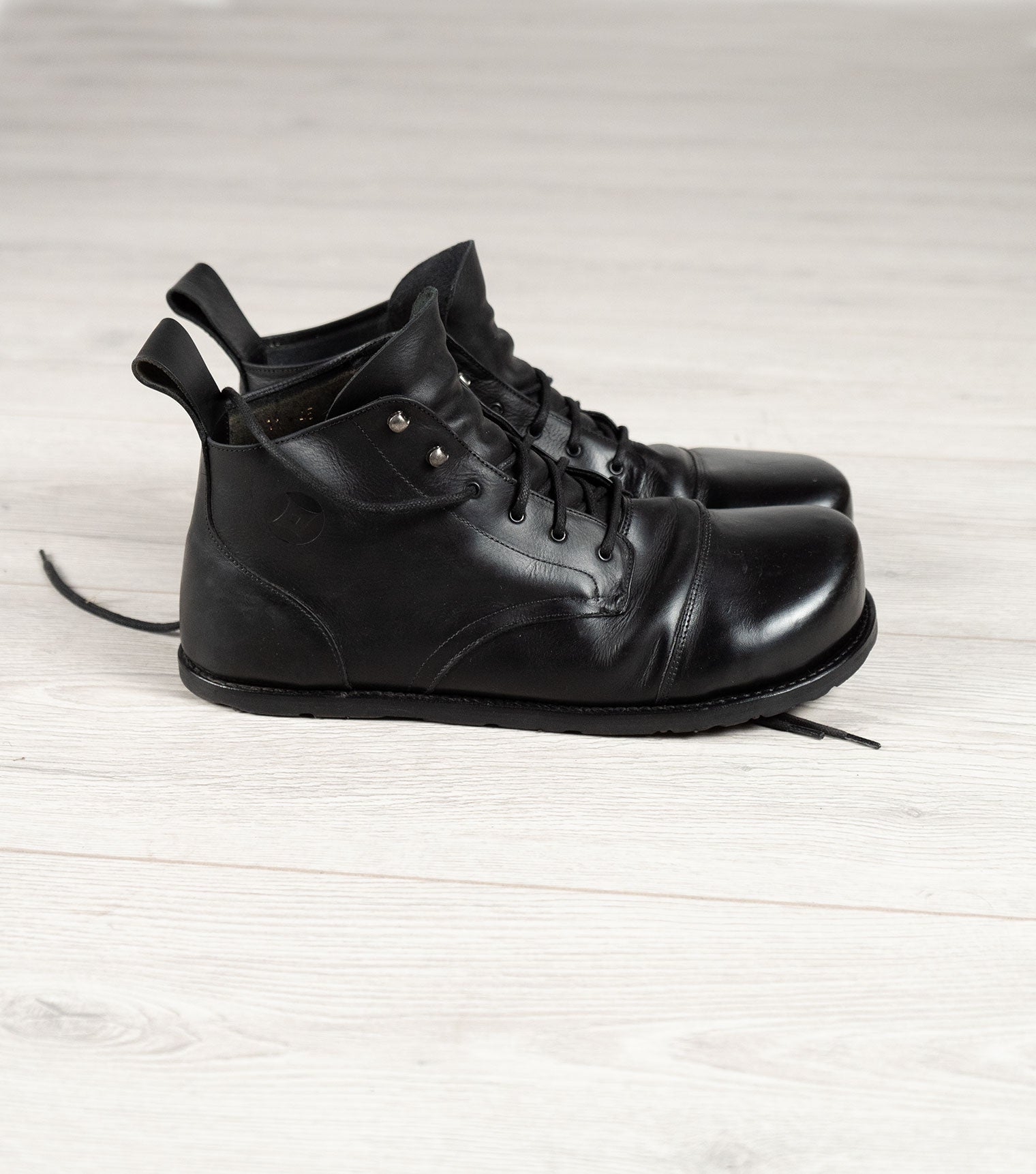 Goodyear welted barefoot carpenter's safety boot | Gaucho Ninja