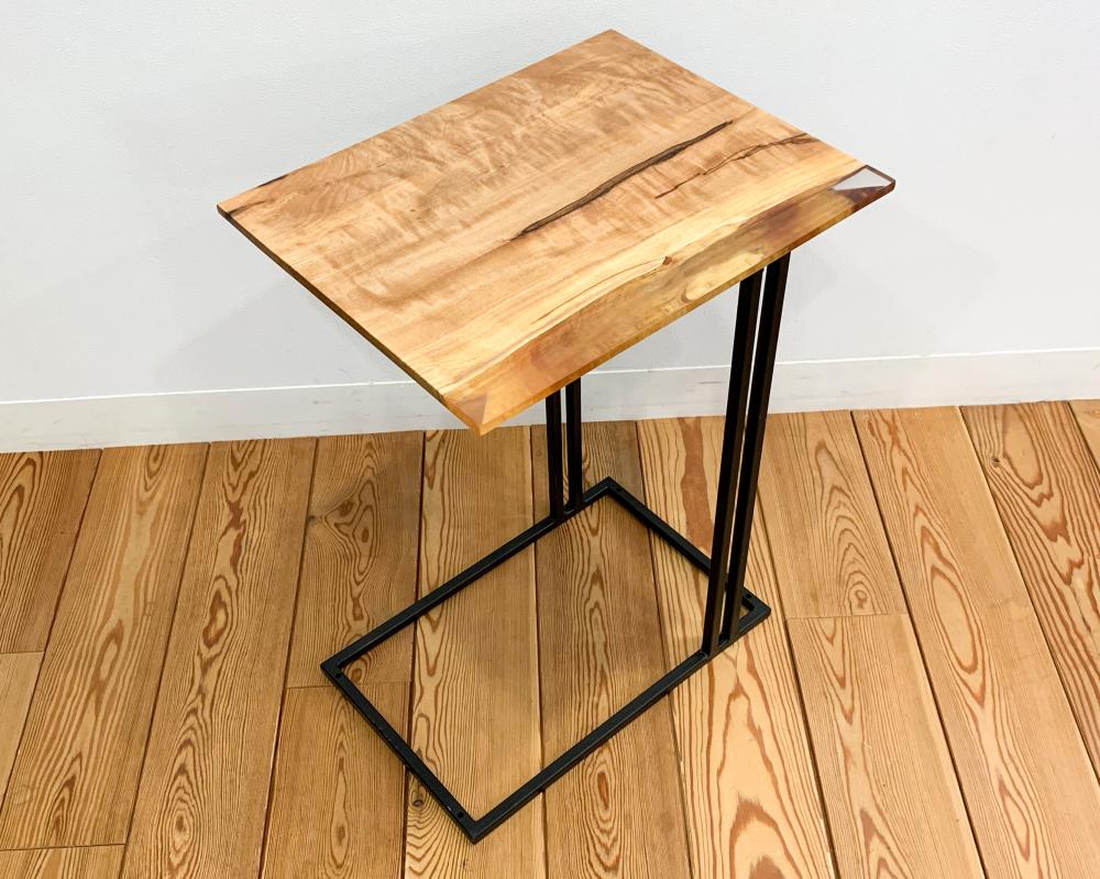 トチのサイドテーブル「ガーランドデザインワークス」レジン・リバー