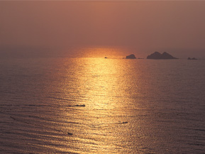 恋人の聖地」でもある夕日スポットへ秋のドライブ 福井県美浜町