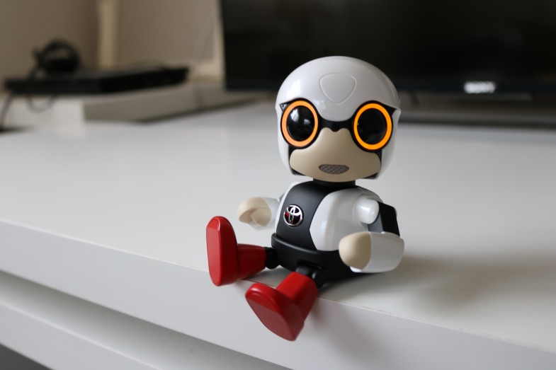 まさかの珍回答も！？話題のロボット『 KIROBO mini 』が家にやってき